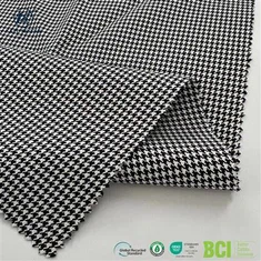 Polyester elastan blandingsstoff for plagg